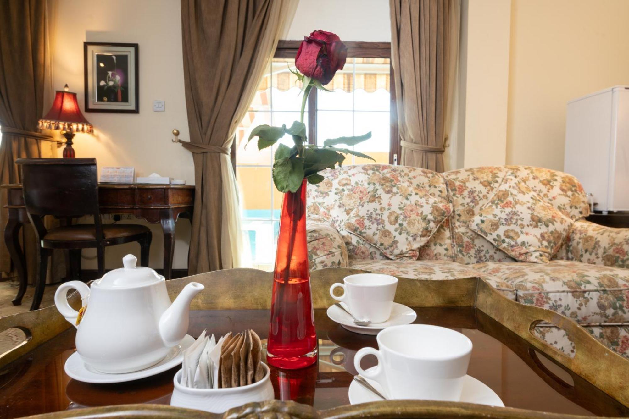 The Convention Center & Royal Suites Hotel Kuwait City Eksteriør billede