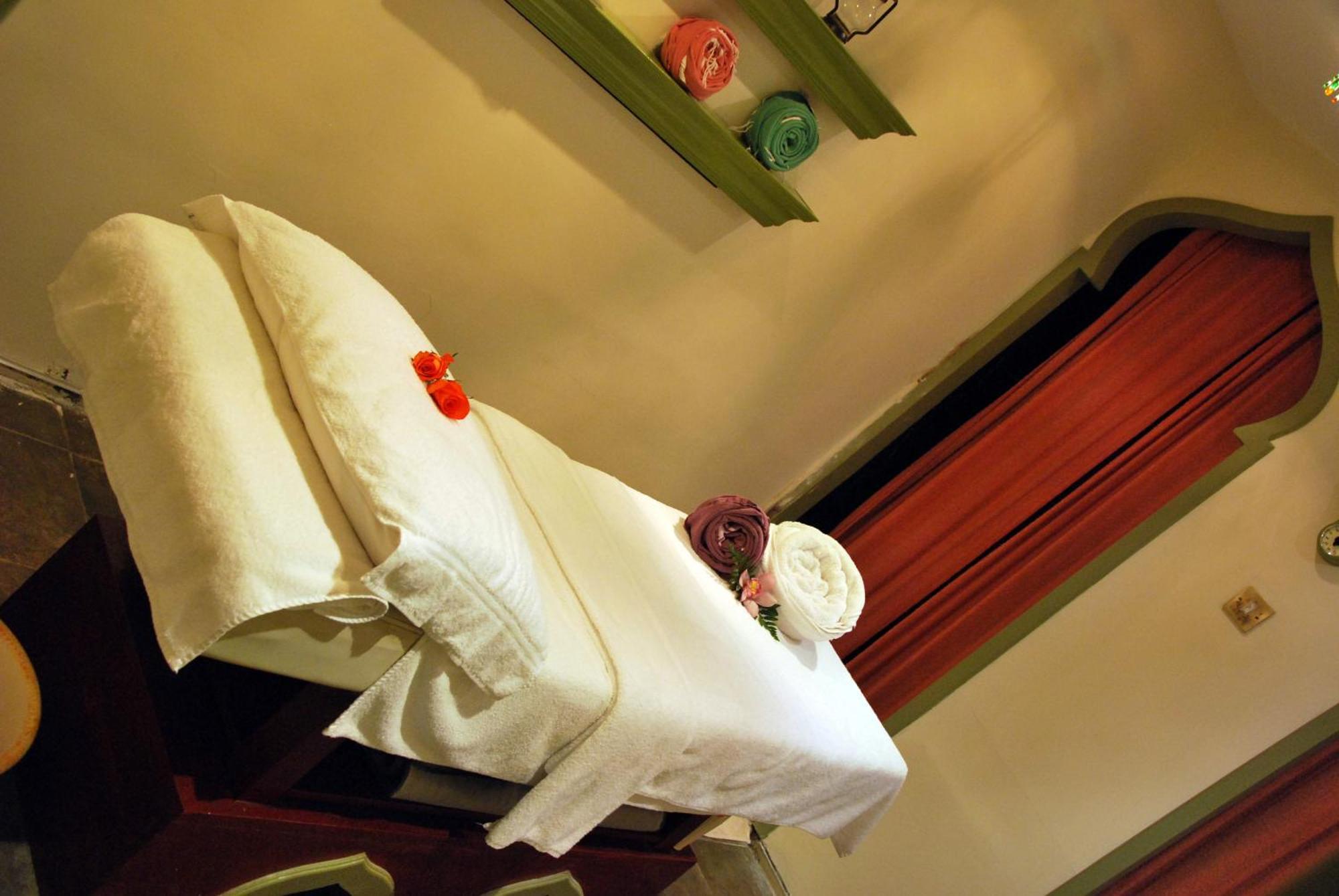 The Convention Center & Royal Suites Hotel Kuwait City Eksteriør billede