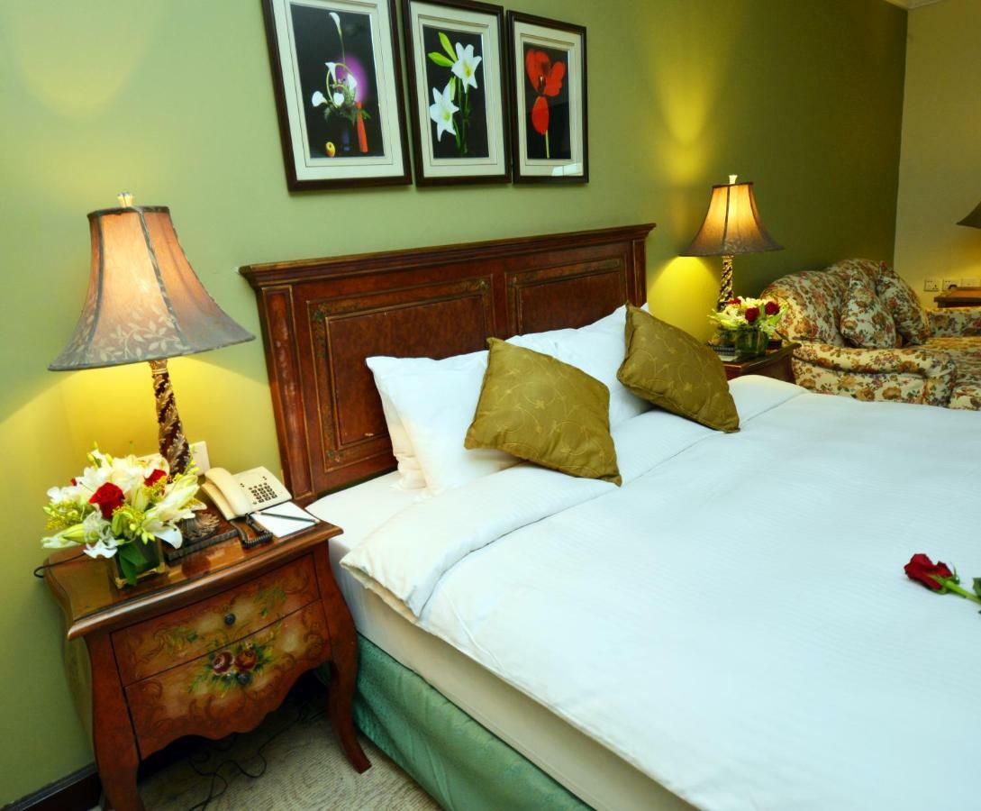 The Convention Center & Royal Suites Hotel Kuwait City Eksteriør billede