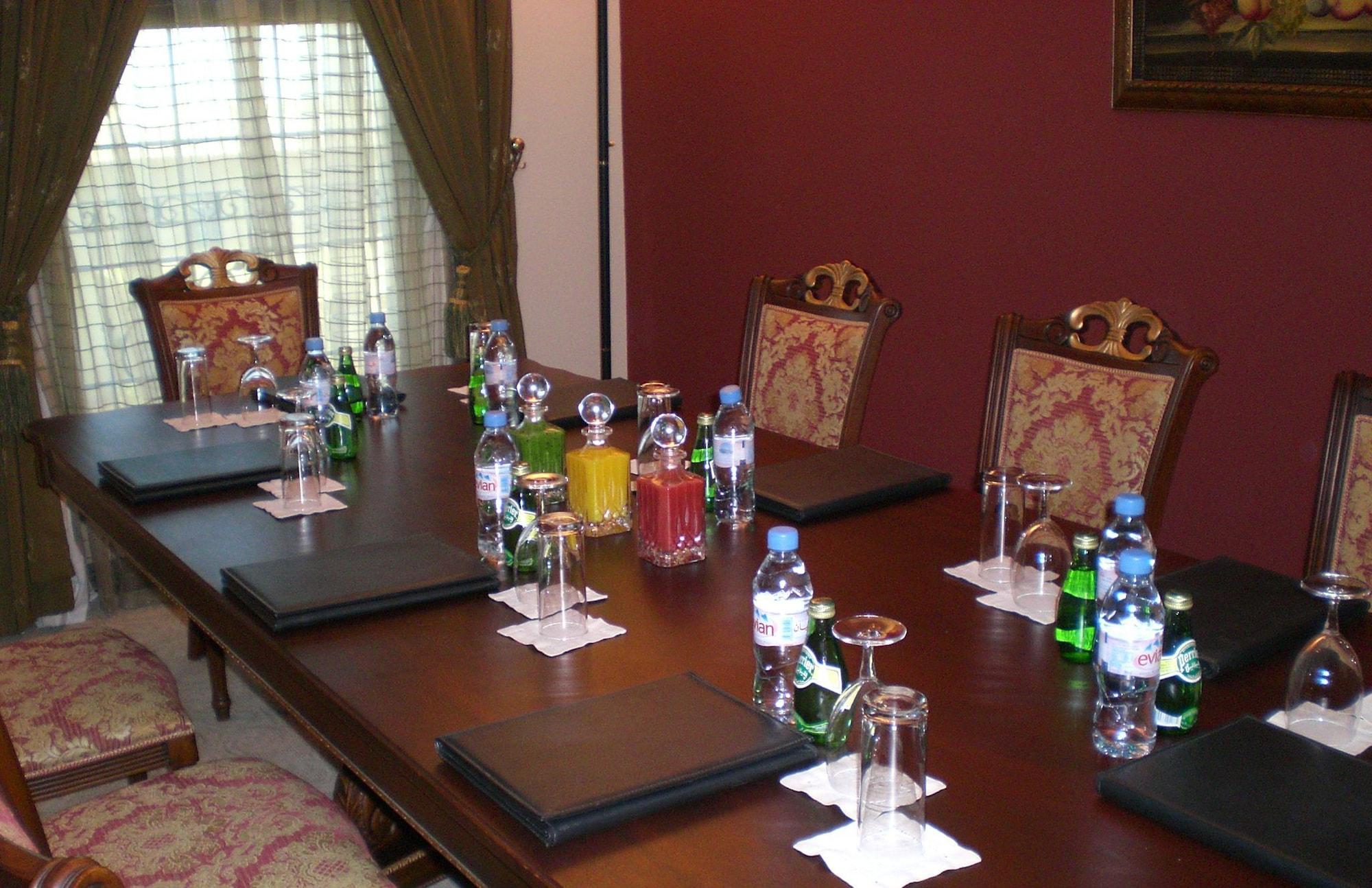 The Convention Center & Royal Suites Hotel Kuwait City Eksteriør billede