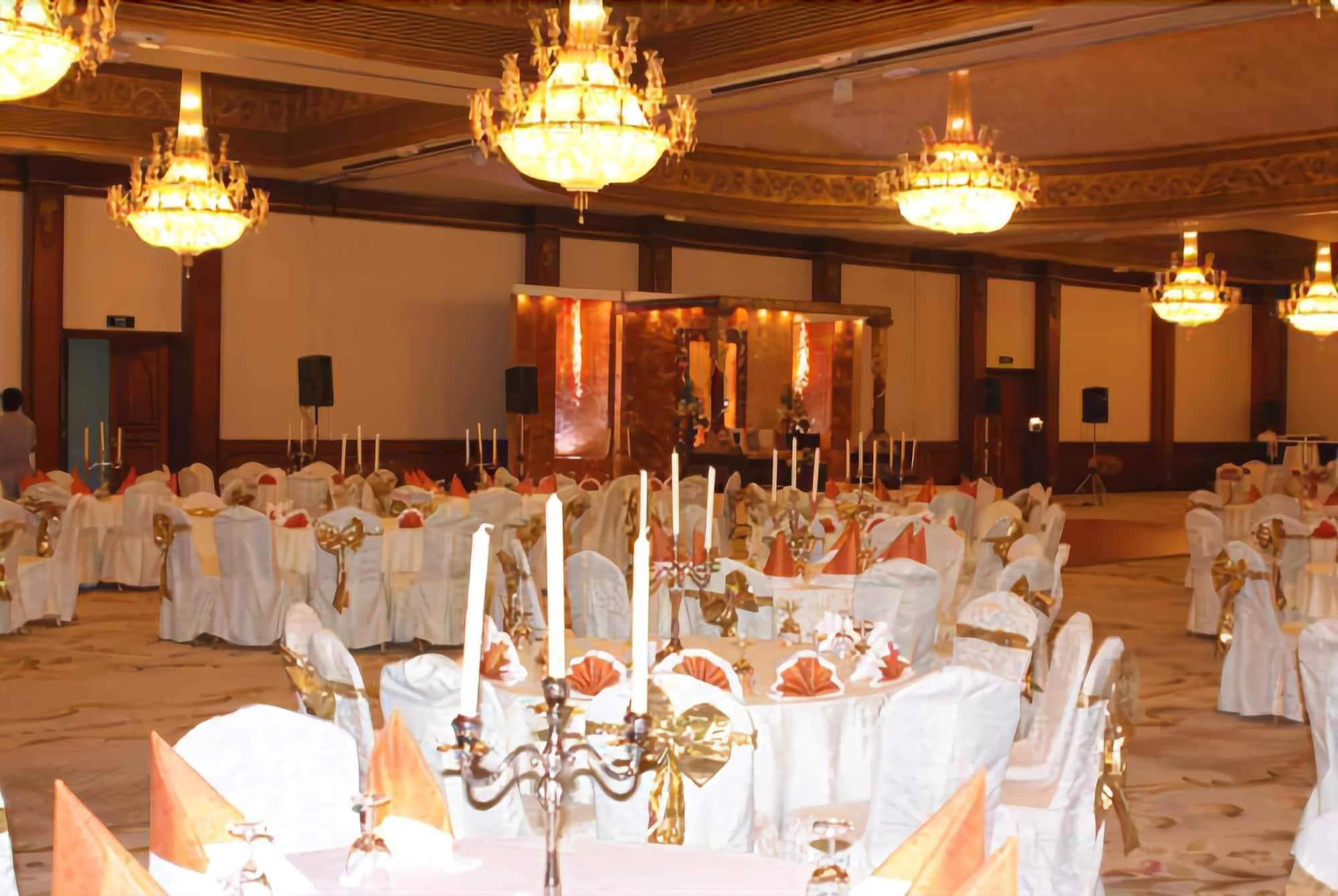 The Convention Center & Royal Suites Hotel Kuwait City Eksteriør billede